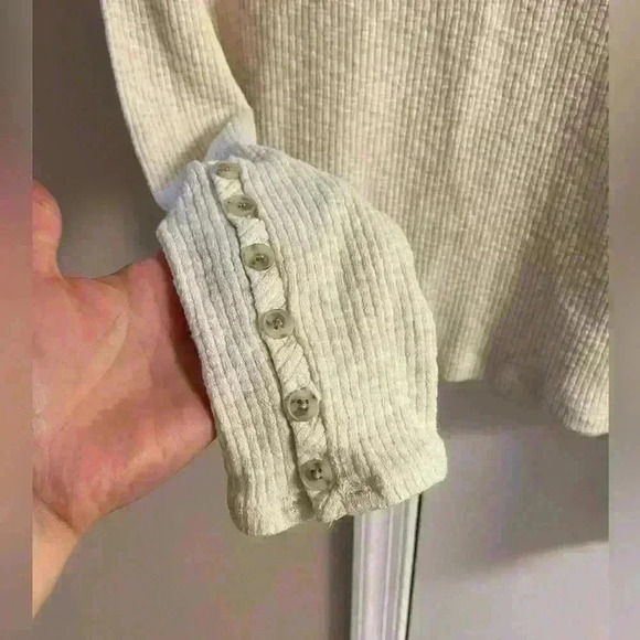 Madewell beige ribbed crewneck pullover top. Large - Picture 2 of 5